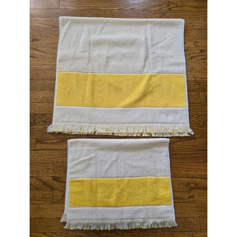 1970's JC Penny 2pc Fashion Manor Yellow Pansy Fringed Bath Hand Wash Towel Set